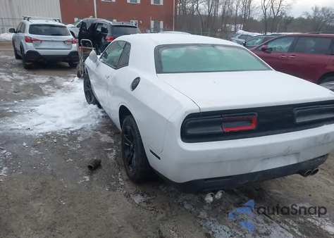 2016 Dodge Challenger Sxt z USA, uszkodzony, nr VIN 2C3CDZAG2GH284498